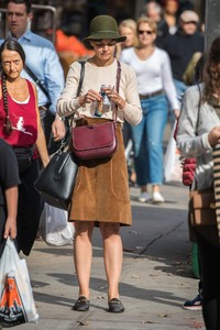 katie-holmes-cute-style-new-york-city-11-05-2017-0.jpg