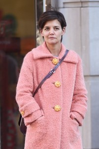 katie-holmes-shopping-in-nyc-6.jpg