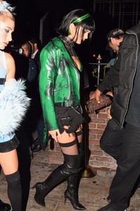 kendall-jenner-and-hailey-baldwin-at-delilah-in-west-hollywood-103117-12.jpg