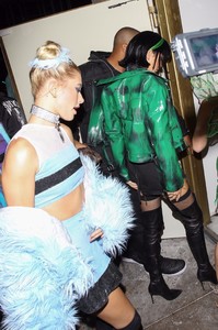 kendall-jenner-and-hailey-baldwin-at-delilah-in-west-hollywood-103117-23.jpg