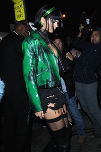 kendall-jenner-and-hailey-baldwin-at-delilah-in-west-hollywood-103117-33.jpg