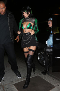 kendall-jenner-and-hailey-baldwin-at-delilah-in-west-hollywood-103117-44.jpg
