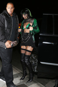 kendall-jenner-and-hailey-baldwin-at-delilah-in-west-hollywood-103117-47.jpg
