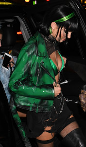 kendall-jenner-and-hailey-baldwin-at-delilah-in-west-hollywood-103117-54.jpg