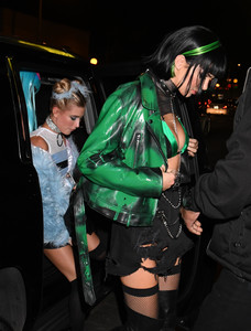 kendall-jenner-and-hailey-baldwin-at-delilah-in-west-hollywood-103117-55.jpg