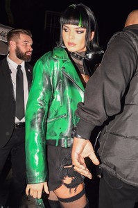 kendall-jenner-and-hailey-baldwin-at-delilah-in-west-hollywood-103117-6.jpg