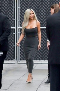 kim-kardashian-arriving-at-jimmy-kimmel-live-in-los-angeles-11-02-2017-3.jpg