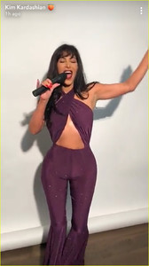 kim-kardashian-dresses-as-selena-quintanillla-for-final-halloween-costume-01.jpg