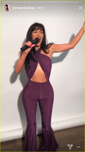 kim-kardashian-dresses-as-selena-quintanillla-for-final-halloween-costume-05.jpg