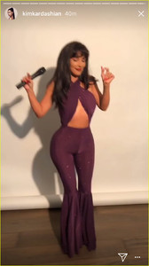 kim-kardashian-dresses-as-selena-quintanillla-for-final-halloween-costume-09.jpg