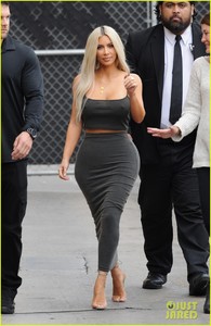 kim-kardashian-flaunts-her-curves-arriving-at-jimmy-kimmel-appearance-08.jpg