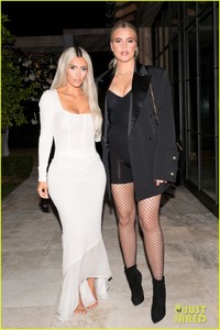 kim-kardashian-gets-support-from-sister-khloe-mom-kris-jenner-at-kkw-fragrance-09.jpg