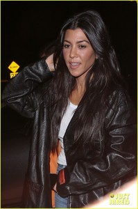 kourtney-kardashian-church-november-2017-03.jpg