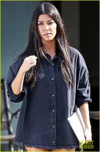 kourtney-kardashian-day-of-filming-in-la-01.jpg