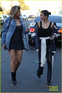 kourtney-kardashian-has-a-stylish-day-filming-kuwtk2-04.jpg