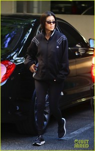 kourtney-kardashian-takes-mason-to-art-class-04.jpg