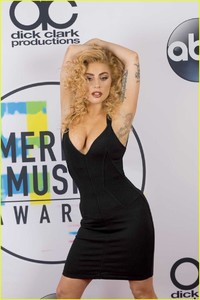 lady-gaga-american-music-awards-2017-03.jpg