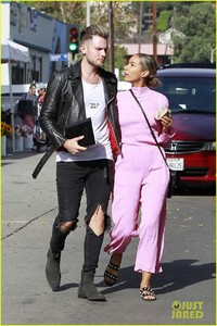 leona-lewis-farmers-market-dennis-jauch-04.jpg
