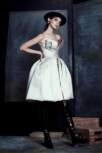 mariana_zaragoza_chanel_alta_costura_otono_invierno_2017_669409935_667x1000.jpg
