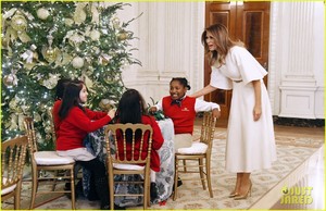 melania-trump-slams-report-she-didnt-want-to-be-first-lady-02.jpg