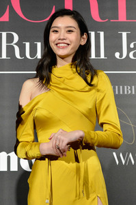 ming-xi-russell-james-backstage-secrets-book-launch-in-shanghai-china-111817-1.jpg