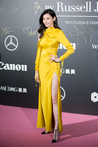 ming-xi-russell-james-backstage-secrets-book-launch-in-shanghai-china-111817-3.jpg