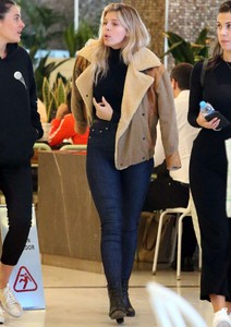 natasha-oakley-and-devin-brugman-shopping-at-bondi-junction-in-sydney-11-06-2017-4.jpg