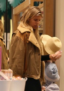 natasha-oakley-and-devin-brugman-shopping-at-bondi-junction-in-sydney-11-06-2017-6.jpg