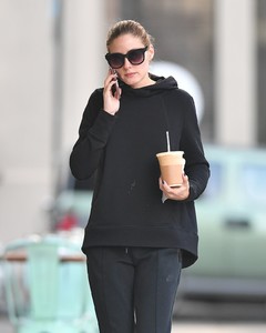 olivia-palermo-in-nike-workout-gear-brooklyn-ny-11-03-2017-3.jpg