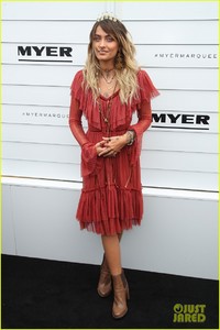 paris-jackson-melbourne-cup-shaman-mystery-guy-01.jpg