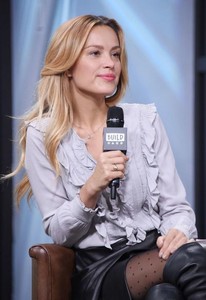 petra-nemcova-at-build-studio-discussing-hands-and-hearts-smart-response-11-14-2017-12.jpg