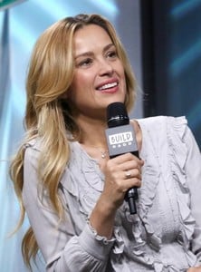 petra-nemcova-at-build-studio-discussing-hands-and-hearts-smart-response-11-14-2017-5.jpg