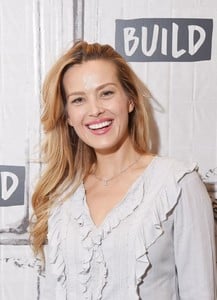 petra-nemcova-at-build-studio-discussing-hands-and-hearts-smart-response-11-14-2017-6.jpg