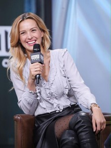 petra-nemcova-at-build-studio-discussing-hands-and-hearts-smart-response-11-14-2017-7.jpg