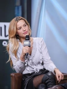 petra-nemcova-at-build-studio-discussing-hands-and-hearts-smart-response-11-14-2017-9.jpg