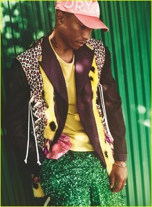 pharrell-williams-vogue-december-03.jpg