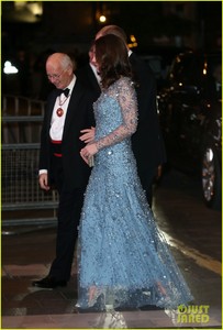 pregnant-kate-middleton-royal-variety-performance-11.jpg