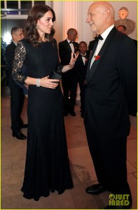 pregnant-kate-middleton-tiny-baby-bump-gala-dinner-03.jpg