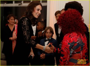 pregnant-kate-middleton-tiny-baby-bump-gala-dinner-09.jpg