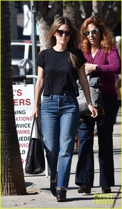 rachel-bilson-shows-off-her-fall-fashion-during-breakfast-run-09.jpg