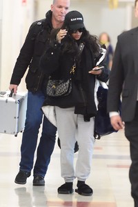 rihanna-at-jfk-airport-112717-3.jpg