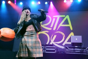 rita-ora-performs-live-at-harrahs-in-chester-8.jpg