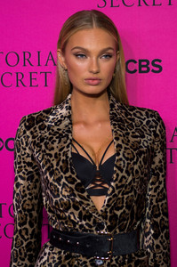 romeestrijd_victoriassecretfashionshowviewingparty2017-11.jpg