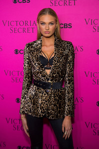 romeestrijd_victoriassecretfashionshowviewingparty2017-13.jpg