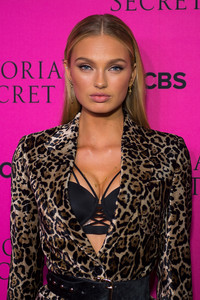 romeestrijd_victoriassecretfashionshowviewingparty2017-16.jpg