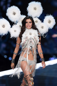 sarasampaio_victoriassecretfashionshow2017-24.jpg