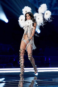 sarasampaio_victoriassecretfashionshow2017-35.jpg