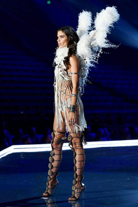 sarasampaio_victoriassecretfashionshow2017-39.jpg