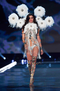 sarasampaio_victoriassecretfashionshow2017-42.jpg
