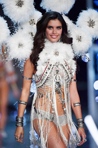 sarasampaio_victoriassecretfashionshow2017-43.jpg
